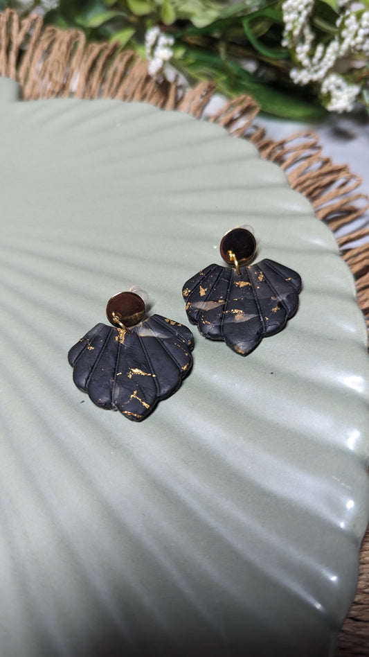 Noir Scalloped Stud